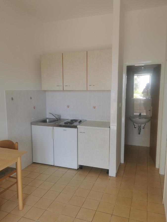 Apartments By The Sea Jakisnica, Pag - 21384 Lun  Buitenkant foto